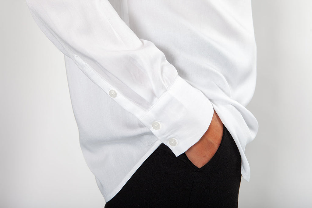 Hvornår skal skjorten ned i bukserne? | Den guide – A Working Theory ApS